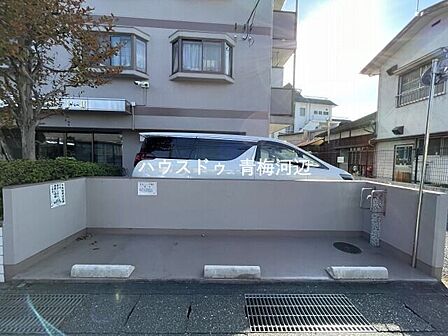ゴミ捨て場:敷地内ゴミ置場を備え、毎日のゴミ出しもスムーズです。