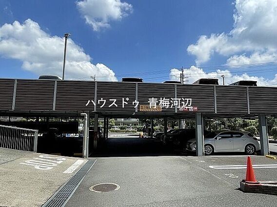 駐車場：敷地内...