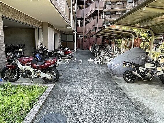 バイク置場：屋...
