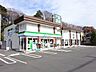 周辺：ファミリーマート青梅千ヶ瀬店24時間営業　千ヶ瀬2丁目交差点に位置スローガンは「Fun＆Fresh」。驚きやワクワク感を与えるべく、商品改革に取り組んでいる（電子マネー利用可　ＡＴＭ・ネット通…