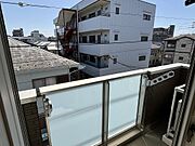 前面棟の影響なし　強化ガラスバルコニー