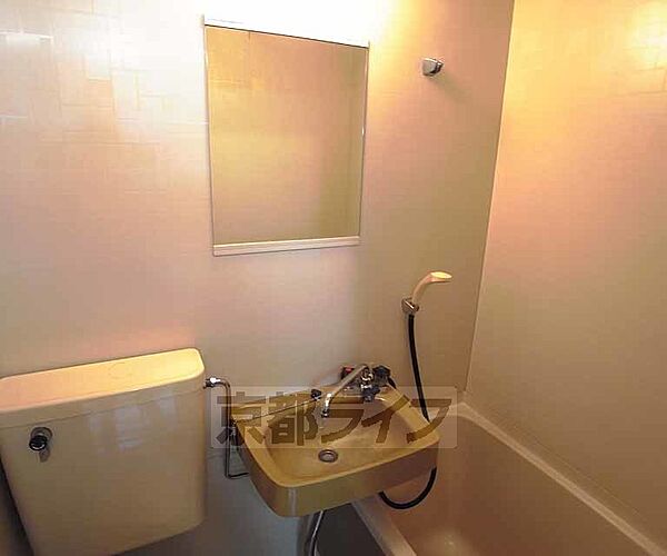 画像7:ユニットタイプの浴室です。