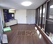 お部屋の両面がガラス張りです