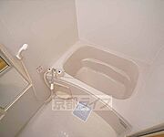 小さい窓のあるお風呂です。