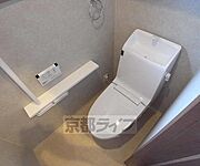 2階のトイレも清潔感がありますね。