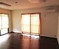リビング/ダイニング：エアコンの付いたお部屋で過ごしやすい