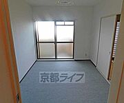 カーペットの洋室です。