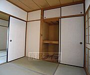 とにかく押入れが大きいです