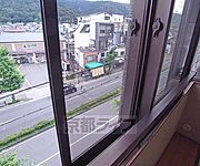 2重窓で遮音性遮熱性良好・