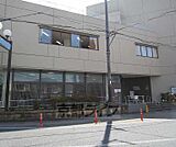 亀岡市立図書館まで350m 亀岡でも歴史のある図書館。落ち着いた雰囲気です。
