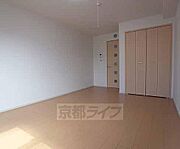 広々とした部屋です。