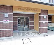 建物入口です