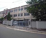 朱雀中学校まで667m 三条御前を下がったところにございます。