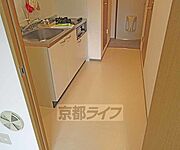 廊下も広いので、棚などもおけます