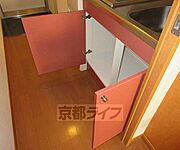 キッチン下にも収納が