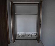 たっぷり収納できるクローゼットです。