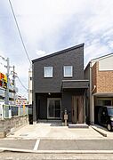 【現地写真】収納スペースも豊富に確保されているため、居住空間をすっきりと保ちやすく、日々の暮らしにゆとりが生まれます。