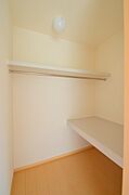 実際のお部屋は間取図通り、写真は同物件反転のお部屋の物となります。現況を優先とする。