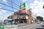 ライフ西大泉店 徒歩11分。スーパー 830m