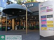 クイーンズ伊勢丹目白店 徒歩10分。スーパー 760m