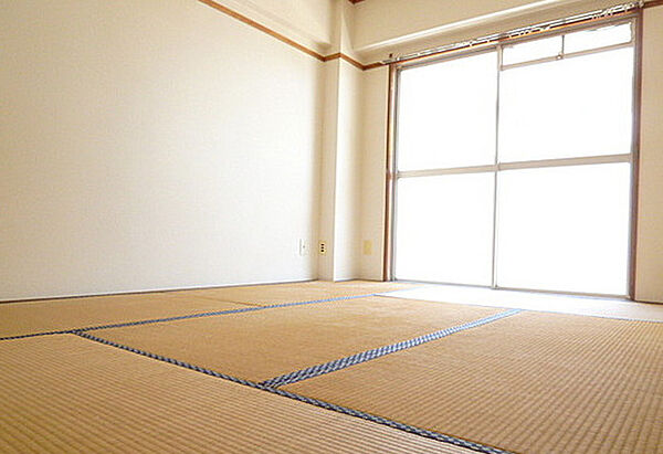 画像10:柔らかい畳が心地よい和室