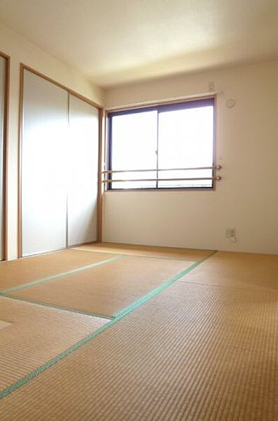 画像15:日本らしい落ち着いた雰囲気の和室です