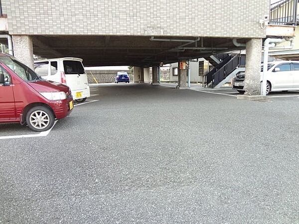 画像6:駐車場があるので、車を買う予定の方も安心です