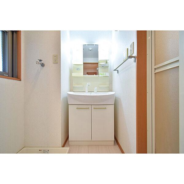 画像12:独立洗面台あり、毎朝おしゃれに忙しい女性の方におすすめです