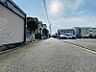 外観：前面道路は4ｍと広く交通量も少ないため、駐車も楽々です！