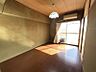 室内：洋室1部屋は南向きバルコニー付きで、陽当たり・風通しともに良好です♪