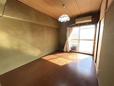 洋室1部屋は南向きバルコニー付きで、陽当たり・風通しともに良好です♪