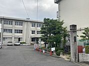 駒場小学校　徒歩約28分（約2200ｍ）「励まし合ってわかるまで学ぶ子」 「力を合せてよい行いをする子」 「ねばり強く心と体を鍛える子」