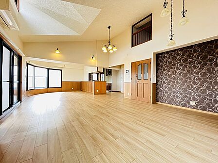 約22帖超えの広々リビング!家族と過ごす時間を大切にできるゆとりある住空間です♪