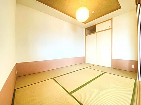 LDK横に和室があり用途様々に使用可能!押入もありお布団等も収納できます♪
