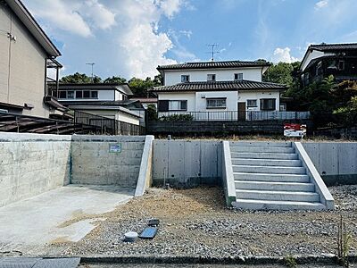 外観：〜高尾駅徒歩22分　区画整理された分譲地内の建築条件付き売地　駐車スペースは2台分〜