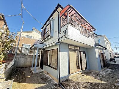 外観：〜内外装リフォーム済の中古戸建て　2台駐車可能カースペース付き〜