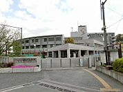 鶴川中学校まで約1217ｍ