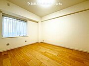 洋室6帖は通路から少し離れているので気になりません。