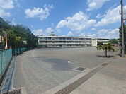 大野台小学校まで約914〜984ｍ
