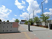 小山中学校まで約1930ｍ