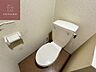 トイレ：落ち着いた色調のトイレです