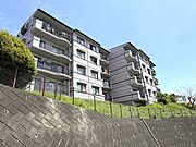 公園や小中学校が揃い子育て世帯にも嬉しい住環境です