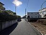 外観：周辺は落ち着いた住宅地となっており住環境良好です。車通りの少ない道路に面し、静かで快適な暮らしを叶えます。（2026年7月撮影）