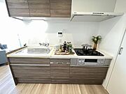 使い勝手の良い3口コンロで、料理の幅も広がります。