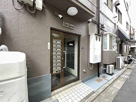 エントランス前
