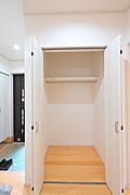玄関横ファミリークローゼット