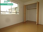 同建物別部屋反転タイプ