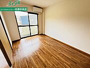 同建物の別部屋写真です