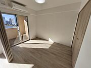 リビング横の５．５帖のお部屋の様子です。ここを寝室にすると、寝室から隅田川が望めることとなります。