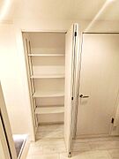 廊下部分にも収納を完備しています。